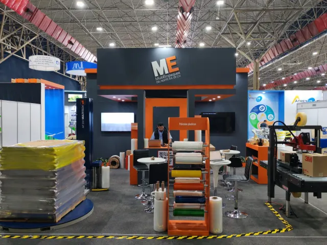 Panorámica del stand de MultiEmpaques del Norte dentro del piso de exposición en Monterrey