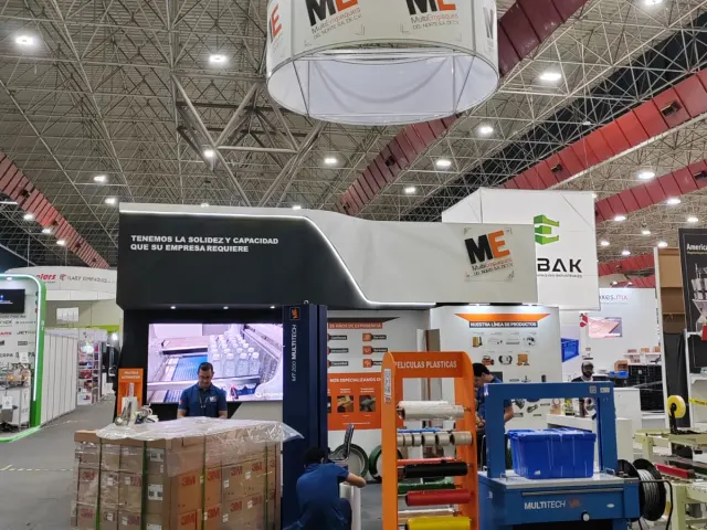 Render 3D de diseño de stand ferial para MultiEmpaques del Norte, proyecto para expo en Monterrey